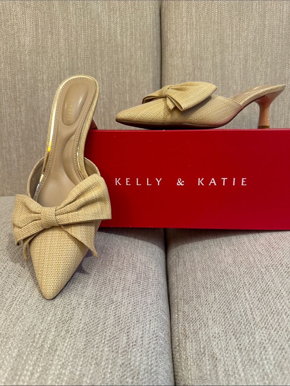 Kelly & Katie Pointed-Toe Kitten Heel Mules in Natural NIB size 7.5M